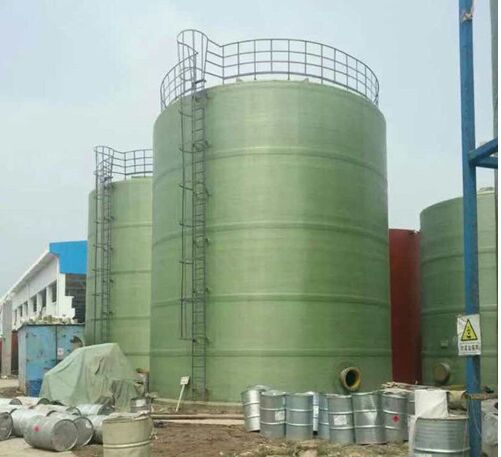 玻璃鋼儲罐施工現(xiàn)場